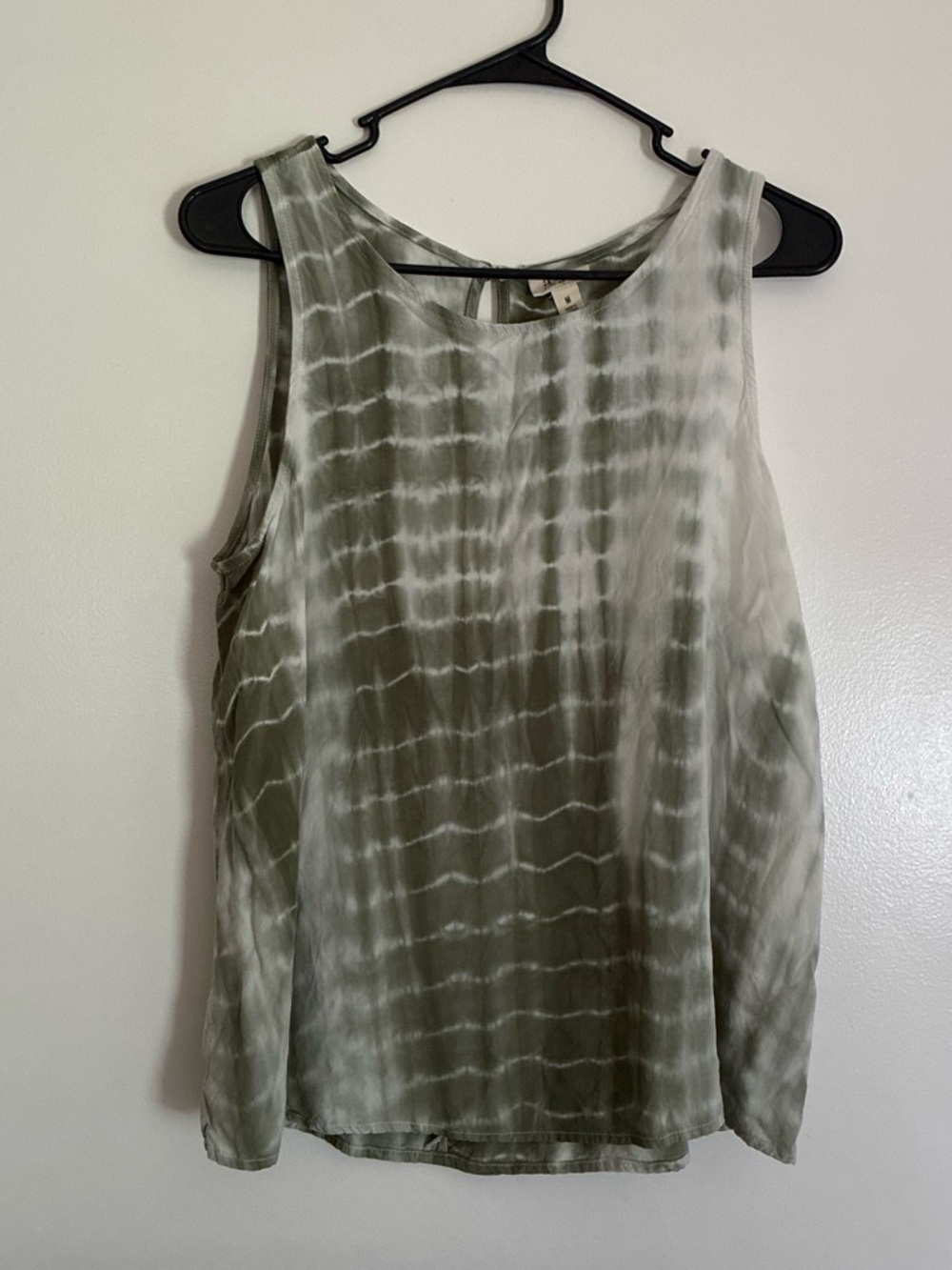 a.n.a Olive and White Tie-Dye Sleeveless Tank